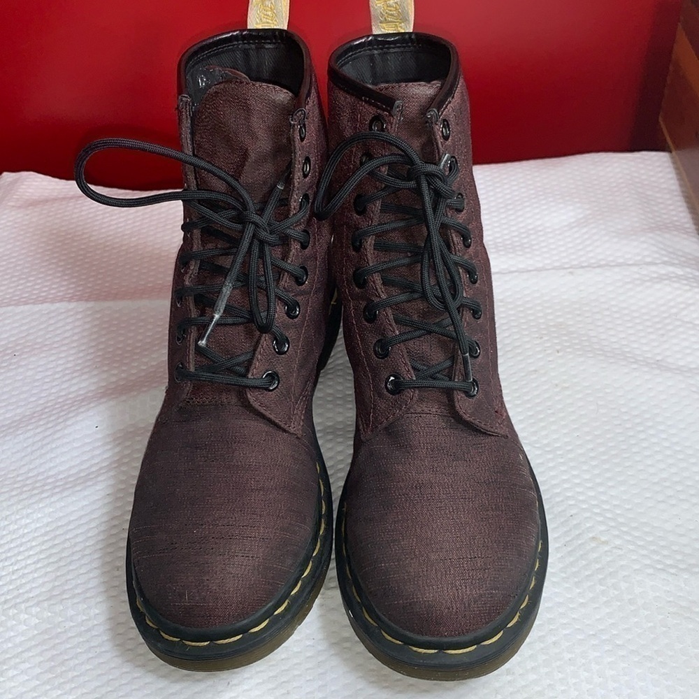 DR. MARTENS BOOTS 
12DB4​​​​​​​​​​​​​​​
